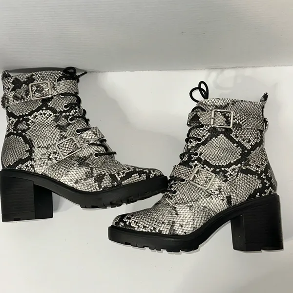 Shoedazzle Adrianna Shoes Block Heel Bootie Black White Faux‎ Snakeskin Size 6 - Image 4