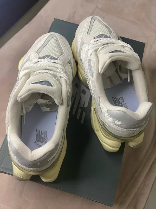 New Balance 9060 Women Sneakers Shoes Size 4.5 - Image 6