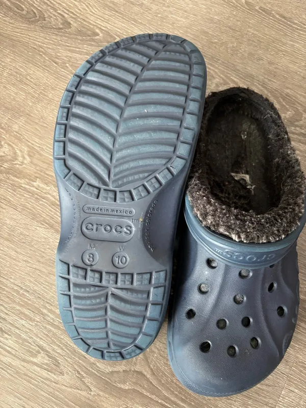 Blue Crocs with fur lining men’s Sz. 8 women Sz10 - Image 6