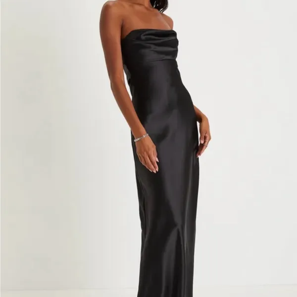 Lulu's Elegant Black Strapless Gown - Image 3