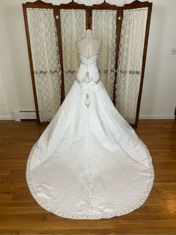 Spectacular Vintage Y2K Dere Kiang Heavily Beaded Wedding Gown - Image 6