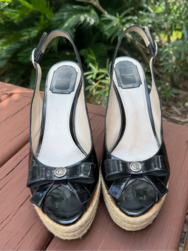 2010 Christian Dior Black Patent Bow Espadrille Wedges 8.5 $795 - Image 2
