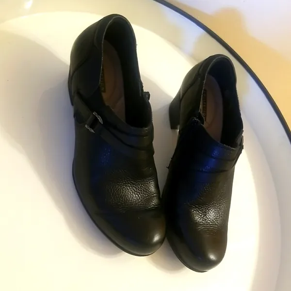CLARK heel size 7.5 women’s black low shooties academia - Image 2