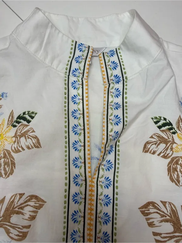 Crown & Ivy Women's Sleeveless Swing Split Neck Printed Top size M - Image 9