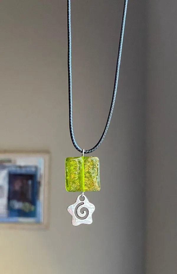 Handmade hippie funky fairy boho style green square glass bead & Swirl heart charm unisex necklace🟩🌳🍃🌀 - Image 2