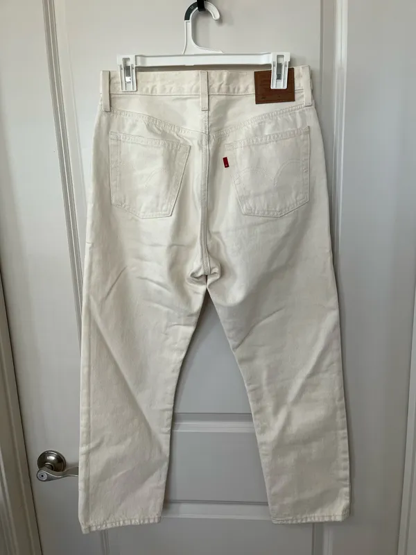 Cream Levi’s High Waisted Jeans - Image 4
