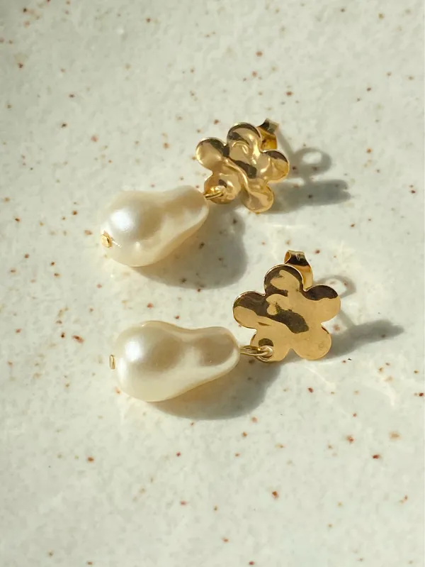 Handmade gold stainless flower acrylic baroque pearl dangle dangle earrings🌼 - Image 6