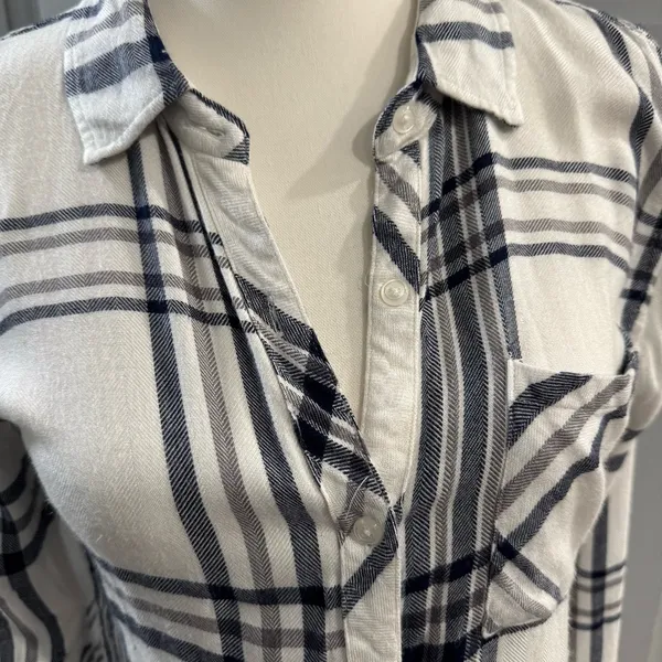 Rails Women’s White Navy Plaid Rayon Button Up Blouse size Small‎ preppy - Image 6