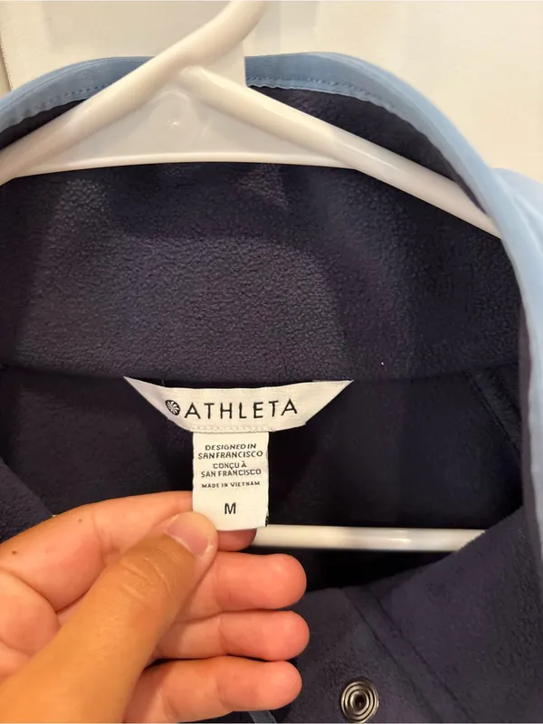 Athleta Navy and Blue Quarter Snap Fleece Size Medium - Image 4