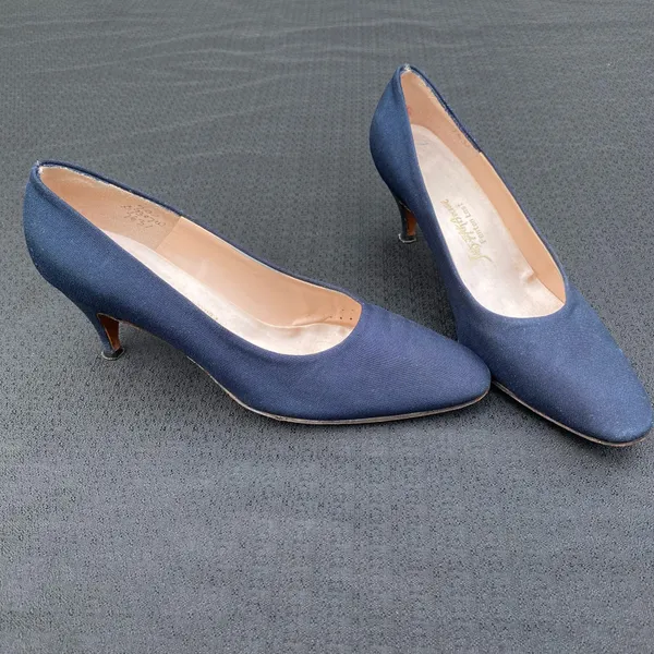💙 Vintage 1950s or 60s Saks Fifth Avenue Fenton Last Size 7 Navy Blue Kitten Heels Pumps 💙 - Image 13
