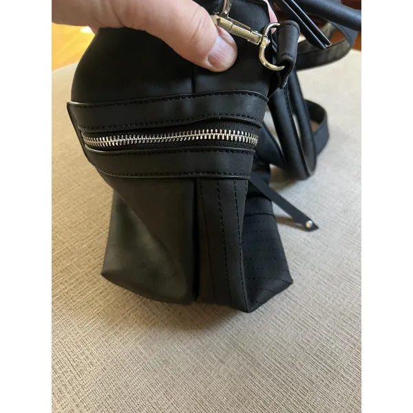 Torrid Satchel Bag Womens Large Black Faux Leather Chevron Zip Pockets Purse - Image 5