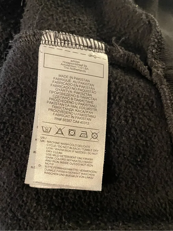 Adidas Black Essentials cropped crewneck sweatshirt Large - Image 3