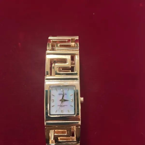 Vintage Gruen Mother of Pearl Genuine Diamond Quartz Ladies Watch - Image 4