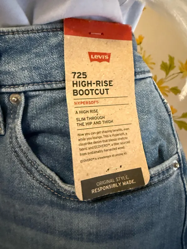 Levi's 725 high rise Women's bootcut Jeans size 29 - Image 14
