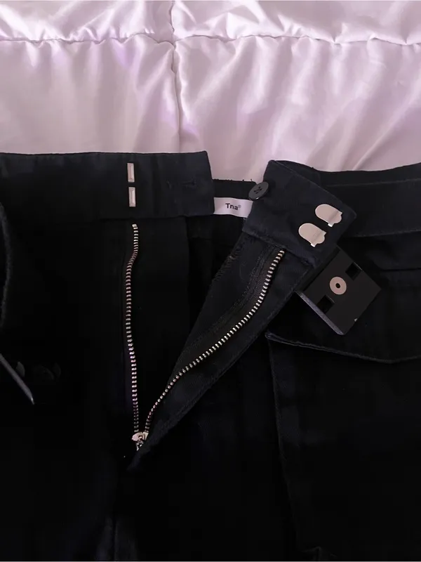Aritzia TNA 3” Black Cargo Shorts with Utility Belt - Image 7