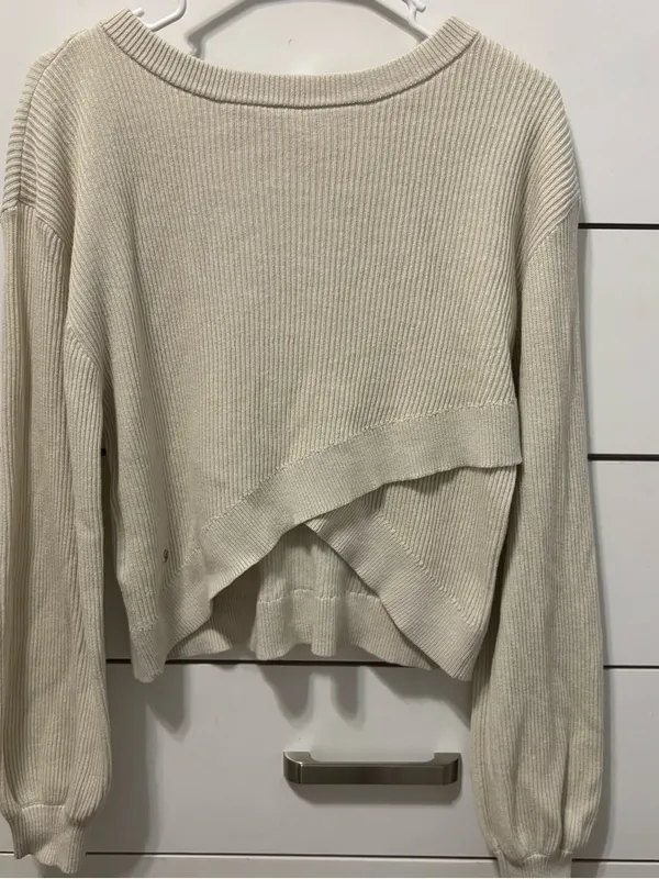 Lululemon Reversible Crossover Sweater
White Opal - Image 3