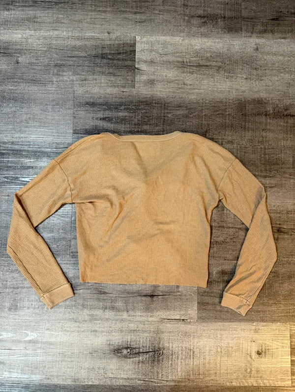 AMERICAN EAGLE Cropped Long-Sleeve Henley T-Shirt in brown - Image 4