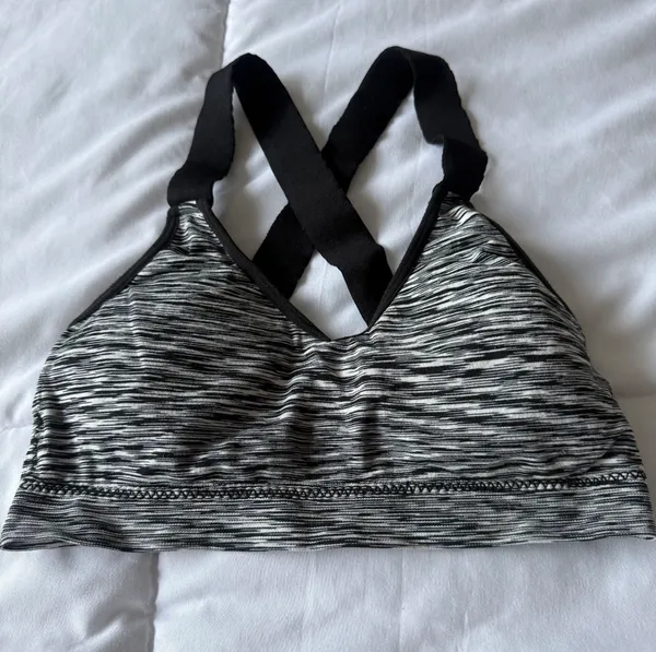 Chic Cross-Back Strappy Sports Bra | Black & White Marble Print | Size S | Athleisure Must-Have ✨ - Image 3