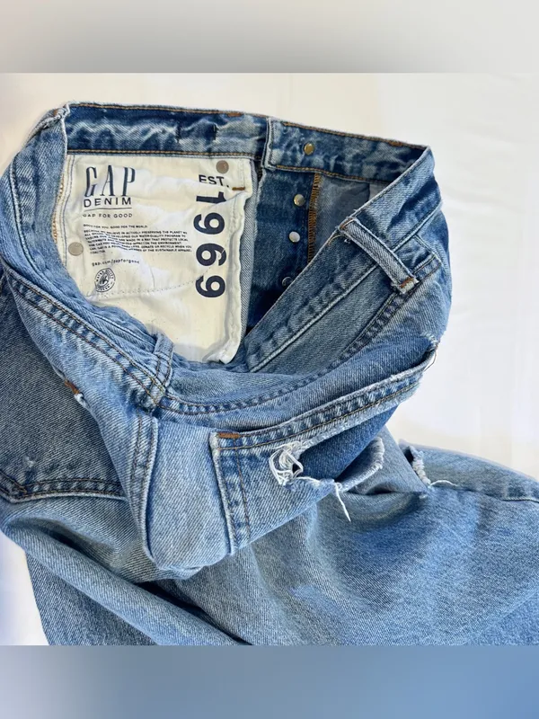 Gap 1969 Mid Rise Destructed Vintage Straight Jeans – Light Indigo – 0/25R - Image 8