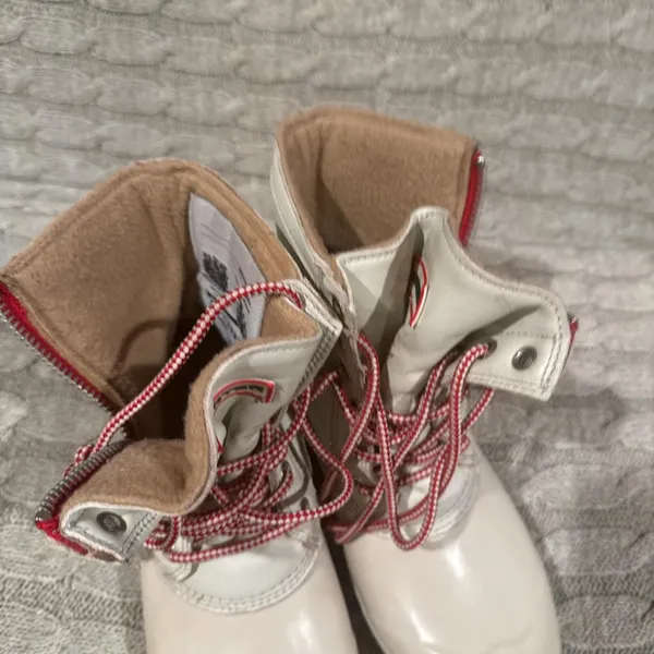 Hunter Women's Cream and White Boots Size 9 - Image 2