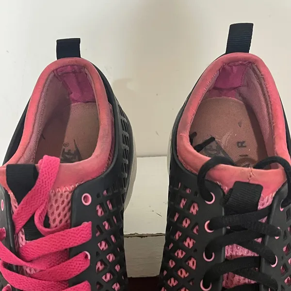 Nike Air Rejuven8 Womens 7.5 Black Pink Cage Mesh Sneakers‎ 318921-601 - Image 5