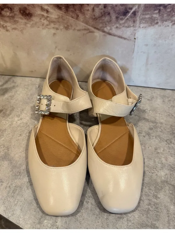 GB Mary Jane ballet flats, ivory low heels, Size 10 - Image 3