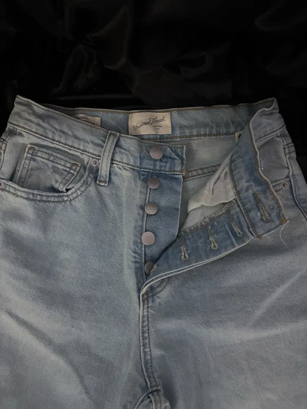Universal Threads jeans - Image 3