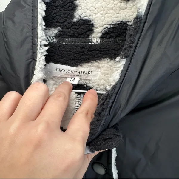 Fleece quarter button up jacket🖤🤍 - Image 3