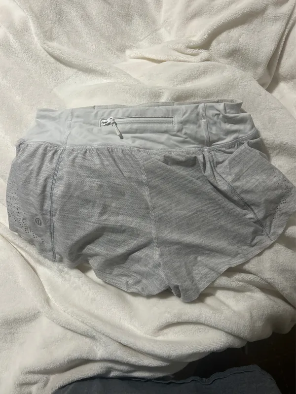 Lululemon Shorts Hotty Hot 2.5" - Image 2