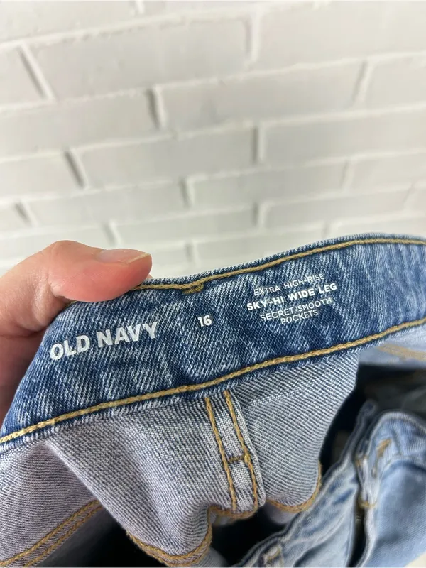 Old Navy Sky-Hi Wide Leg Extra High Rise Jeans Size 16 - Image 2