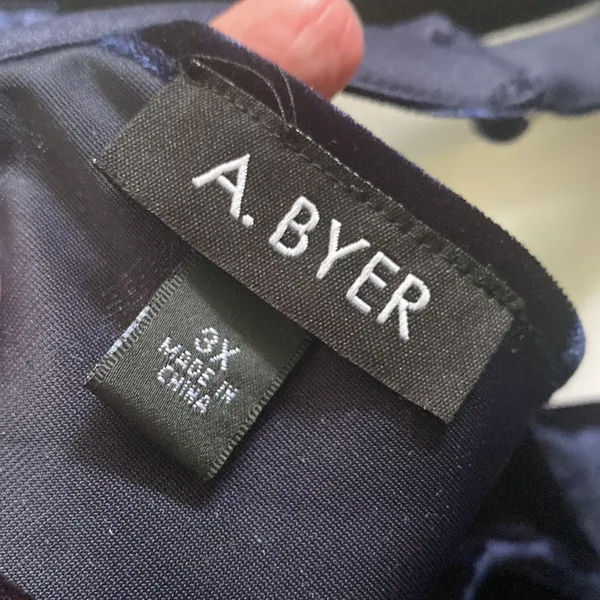 NWT A. Byer sleeveless blue crush velvet keyhole high neck top, size 3X - Image 2