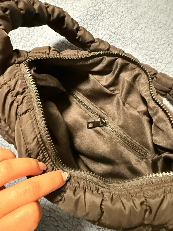 Quilted Black Puffer Bag - Image 4