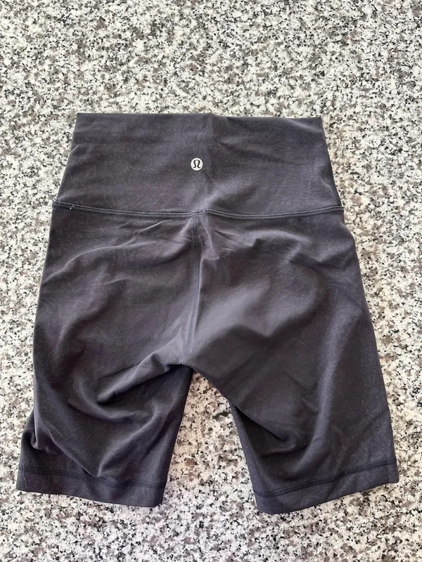 LULULEMON Wunder Train High Rise Short 8" in Crunch Black Sz. 4 - Image 6