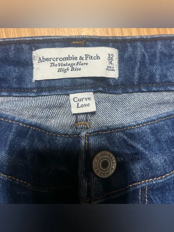 A&F The Vintage Flare High Rise Jeans. Curve love women’s 32/14 - Image 4