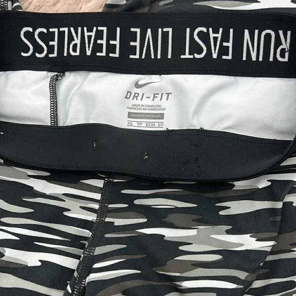 Nike dri fit women’s XS Capri length leggings - Image 5