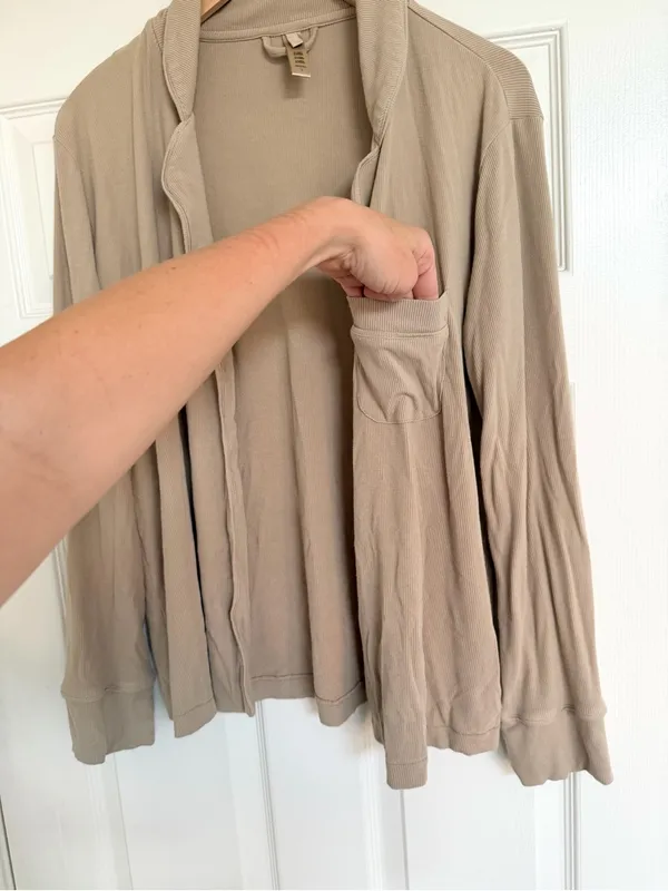 SKIMS Ribbed Comfort Cardigan Pocket Front Size Large L Taupe Tan - Image 3