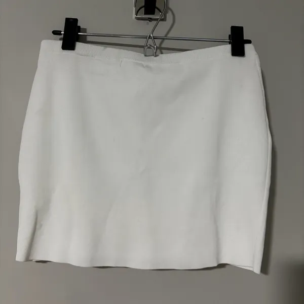 House of CB Mariella White Knit Mini Skirt Size M - Image 5