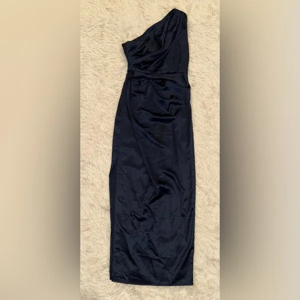 NEW Petal & Pup Nadia One-Shoulder Satin Maxi Navy Dress sz 6 - Image 3