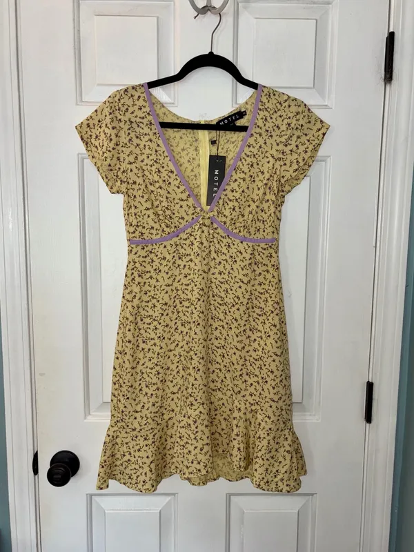 Motel Rocks NWT Gysele Mini Dress in Flowing Flower Yellow - Image 2