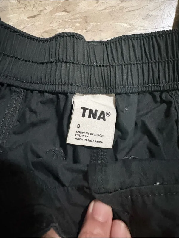TNA by Aritzia Black Elastic-Waist Cargo Joggers - Image 6