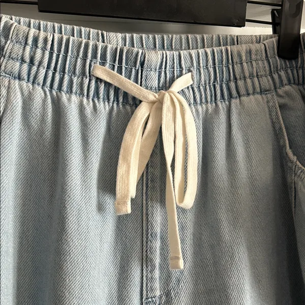 Universal Threads Light Wash Drawstring Wide Leg Jeans - Image 5