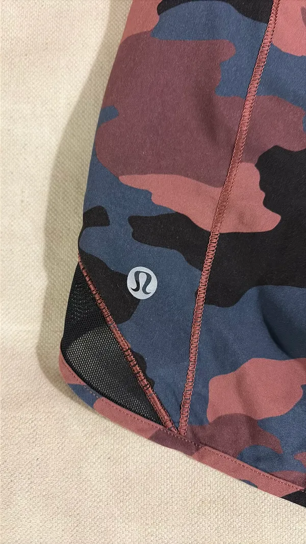 Lululemon Shorts Hotty Hot - Image 3