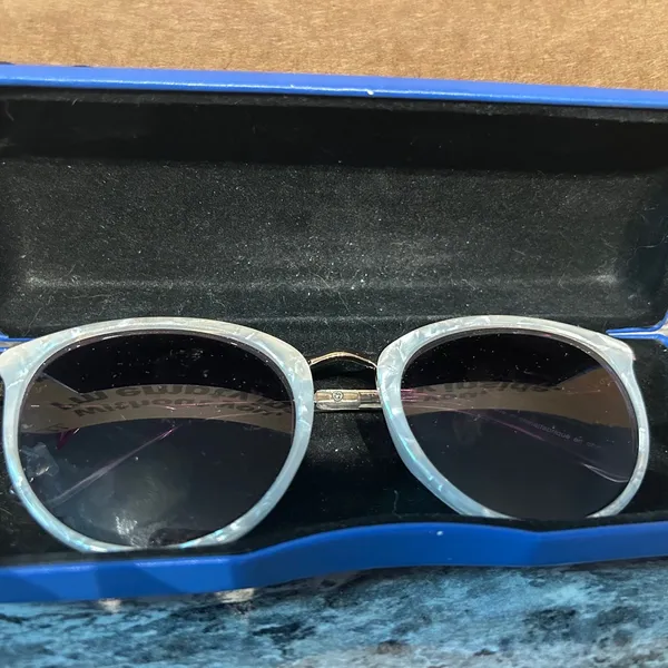 Stylish White Sunglasses Gray - Image 3
