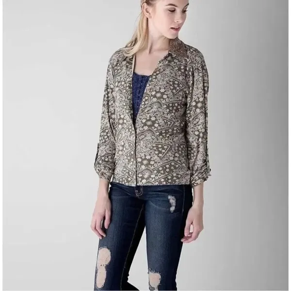 Womens Buckle BKE Gimmicks Sequin Collar Back Collar Button Down Cutout Top - S - Image 2