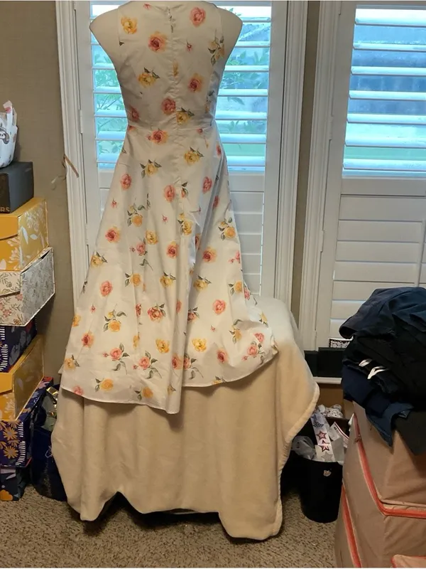 Cato White Dress with Subtle Pink Floral Detail - Image 3