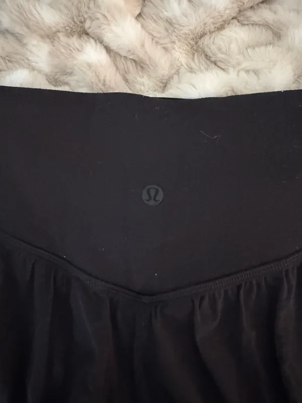 Lululemon hulu mesh high rise yoga shorts - Image 3