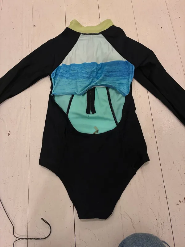 Forever 21 Wave Graphic Zippered Wetsuit - Image 4