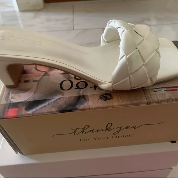 Women's White Heel Sandals Size 8 - Image 3