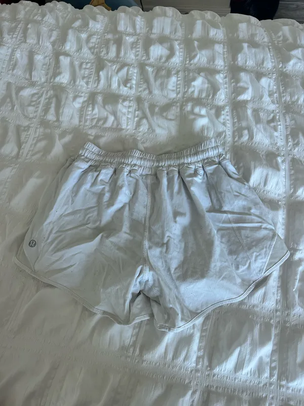 Lululemon White hotty boys - Image 3