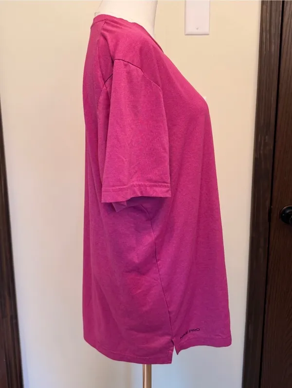 Nike Pro pink standard fit dri-fit short sleeve top - Image 4